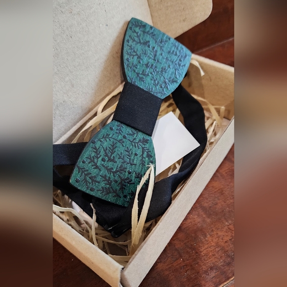 NWT Wooden Bowtie - Green with Black Painted Branches - Giftable - Picture 1 of 8